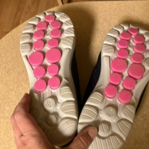 Skechers 9.5 Navy slip-on-wore once - Picture 2 of 3